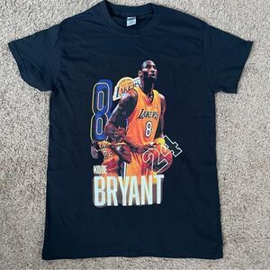 Gildan heavy cotton Lakers Kobe Bryant 8 black short sleeve crewneck graphic tee